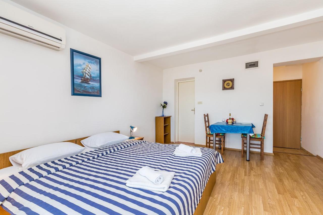 Apartments Antun Krk Island Extérieur photo