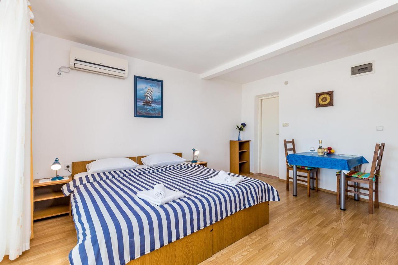 Apartments Antun Krk Island Extérieur photo