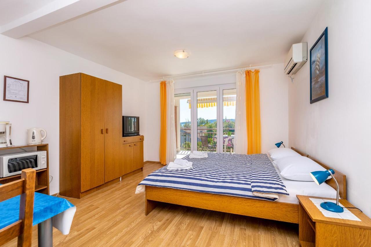 Apartments Antun Krk Island Extérieur photo